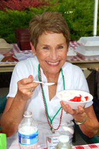 Franklin First Lady Linda Moore can't resist some strawberry shortcake