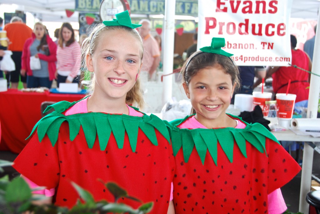 Large Crowds Pack Farmers Market for Franklin Strawberry Festival